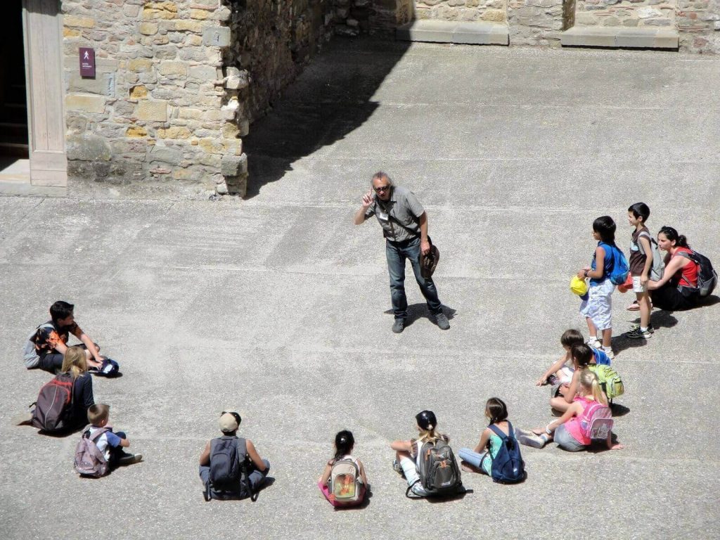 group-france-child-instructor-education-excursion-1061472-pxhere.com (1)